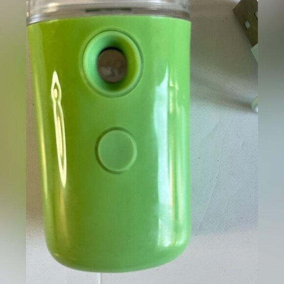 Portable Nano Mist Sprayer - Miniature Hydrating and Moisturizing Device - Picture 3 of 13